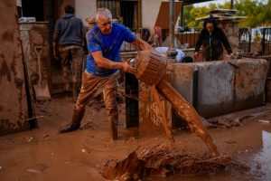 banjir-dahsyat-di-spanyol-puluhan-tewas-dan-infrastruktur-rusak-pemerintah-mengumumkan-keadaan-darurat