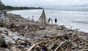 libur-akhir-tahun-di-pantai-kuta-tercemar-sampah-kiriman-wisatawan-kecewa