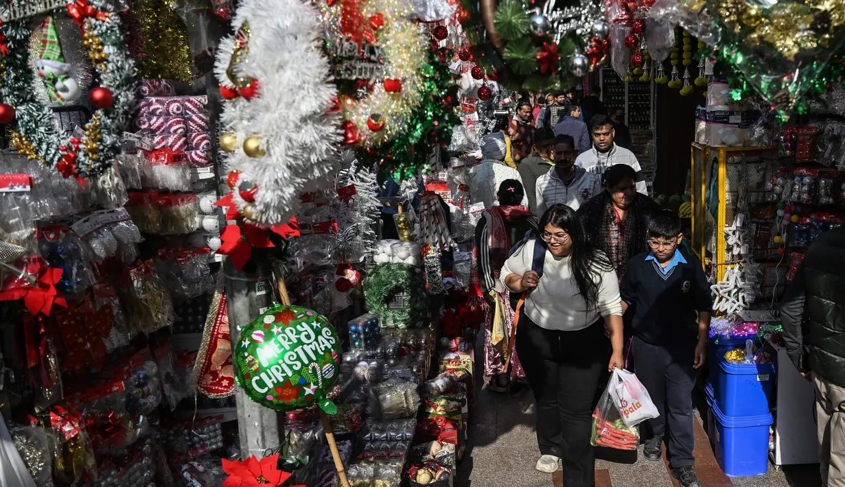 suasana-meriah-natal-di-new-delhi-pernak-pernik-dan-pasar-khas-menghiasi-pertokoan