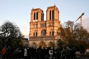 donald-trump-hadiri-pembukaan-katedral-notre-dame-tanda-kembali-ke-panggung-dunia