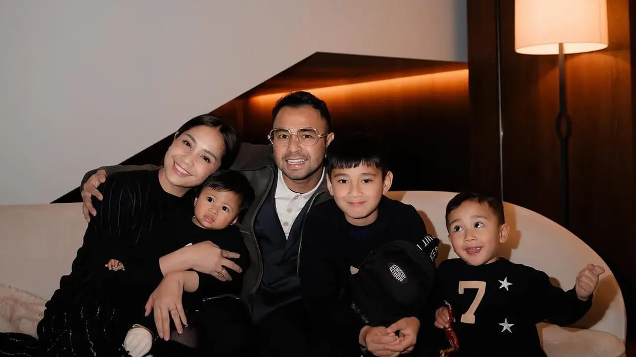 raffi-ahmad-nagita-slavina-tampil-serasi-dengan-anak-anak-potret-kebahagiaan-keluarga