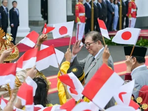 pm-jepang-shigeru-ishiba-bawa-pulang-5-banner-penyambutan-dari-bogor