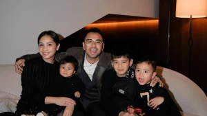 raffi-ahmad-nagita-slavina-tampil-serasi-dengan-anak-anak-potret-kebahagiaan-keluarga