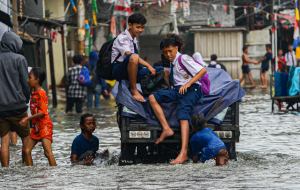 banjir-rob-parah-rendam-muara-baru-warga-jakarta-utara-kesulitan-beraktivitas