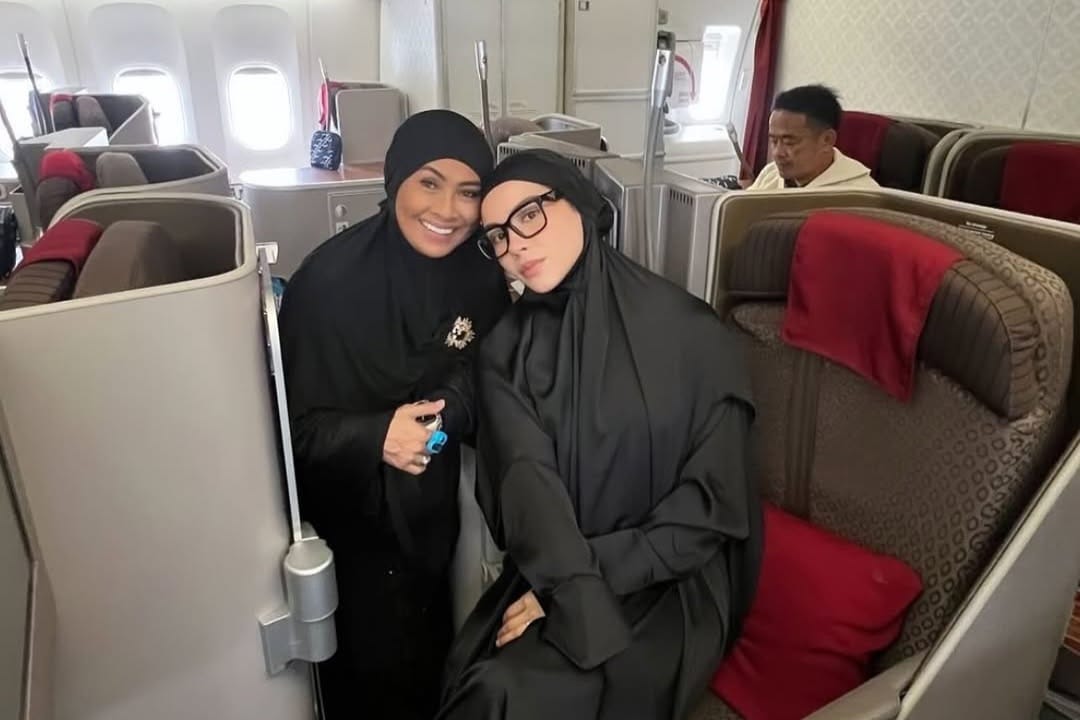 penuh-pesona-alyssa-daguise-jalani-umrah-bersama-ibunda-netizen-puji-kecantikannya