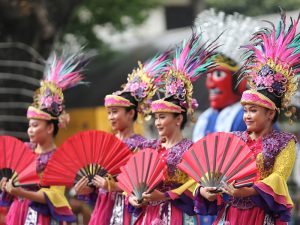 festival-bandeng-rawa-belong-sambut-imlek-2025-dengan-atraksi-budaya-betawi-dan-tionghoa