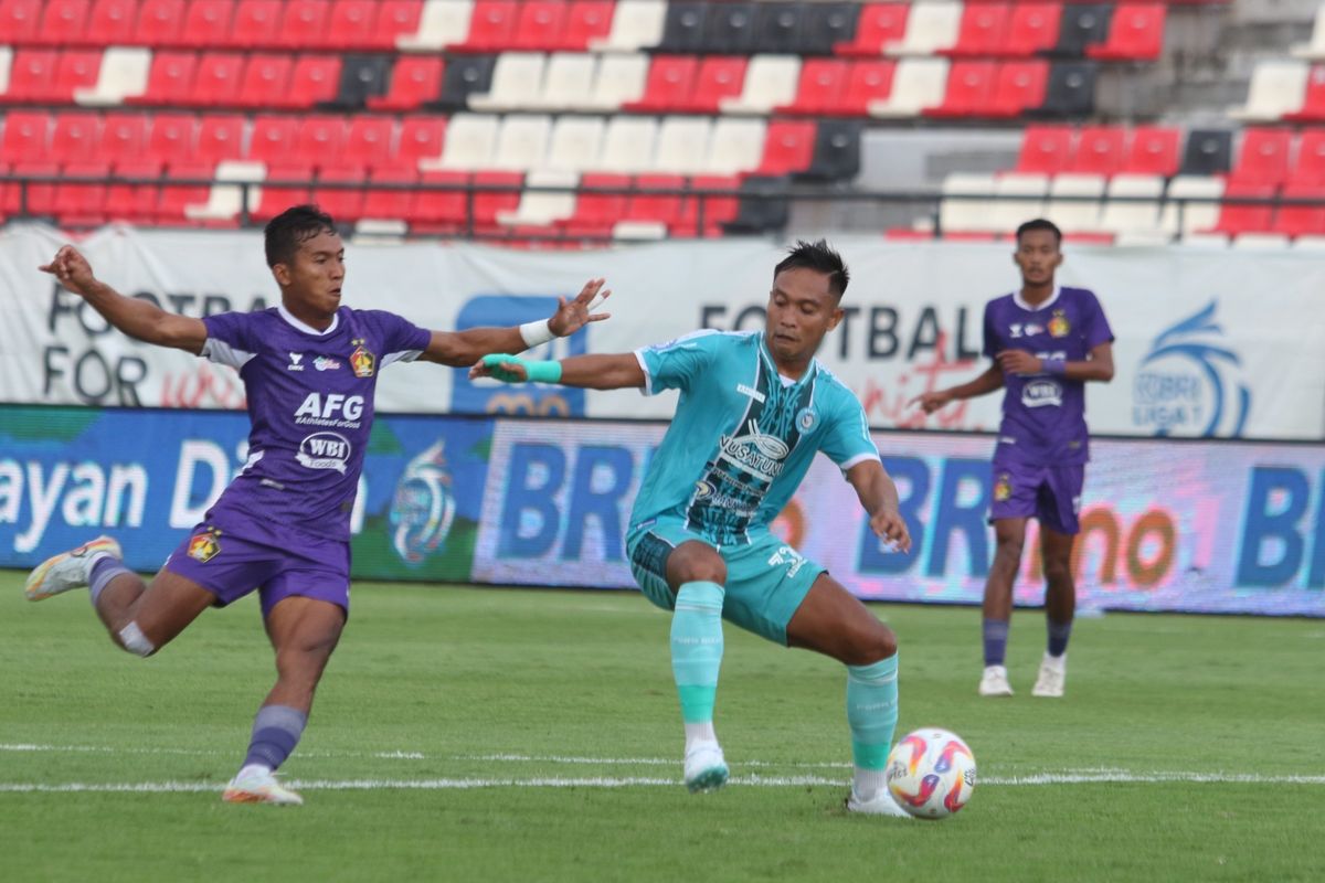 hasil-imbang-di-biak-psbs-biak-dan-persik-kediri-berbagi-poin-di-liga-1-2024-2025