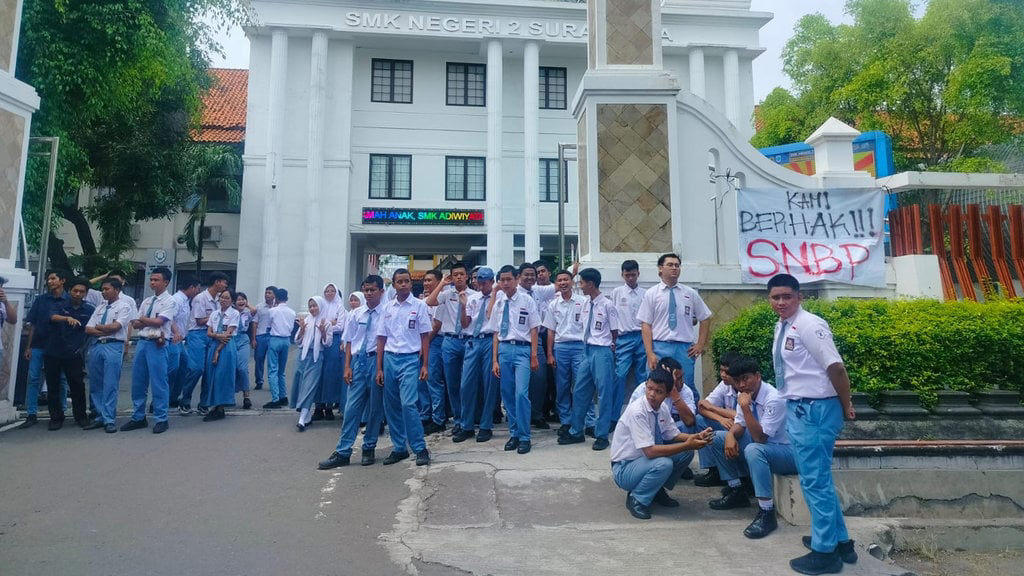 ratusan-siswa-demo-di-depok-protes-gagalnya-pengunggahan-data-snbp