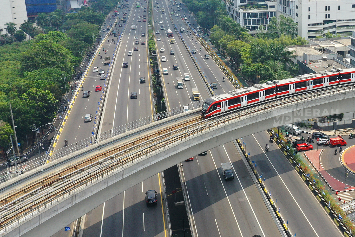 fasilitas-keran-air-siap-minum-di-stasiun-mrt-jakarta-jadi-tempat-sampah-ini-respons-mrt